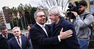 O candidato à Presidência da República António José Segura à chegada para uma visita ao centro de Saúde USF Cruzeiro e USF Mosteiro em Odivelas, em Lisboa.