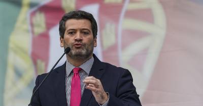 O presidente do Chega aproveitou também para comentar a presença do antigo presidente da Comissão Europeia Durão Barroso na campanha da Aliança Democrática.