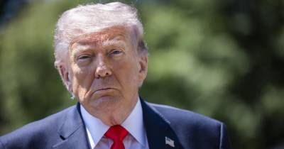 Trump acusa UE de violar acordo e sobe para 25% taxas sobre automóveis e camiões