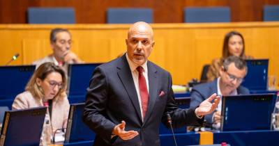 PS propõe mais habitação e saúde e menos despesas com campos de golfe