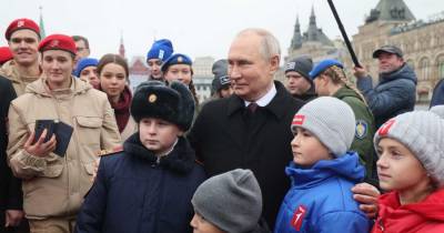 O Presidente russo, Vladimir Putin, mandou reduzir a quantidade de trabalhos de casa que os estudantes russos recebem.
