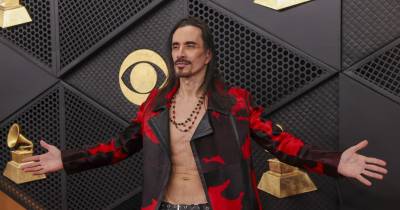 A gravação premiada da canção clássica dos Black Sabbath foi feita em julho de 2025, no Reino Unido, durante o concerto de despedida do cantor britânico Ozzy Osbourne. Bettencourt tocou com o cantor Yungblud, o baixista Frank Bello, o teclista Adam Wakeman e o baterista II.