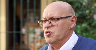 Adolfo Freitas adita que os próprios clientes dos hotéis estão indignados com o salário dos trabalhadores.