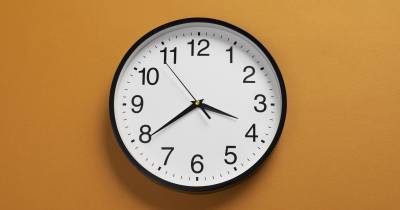 Relógios adiantam uma hora na madrugada de domingo