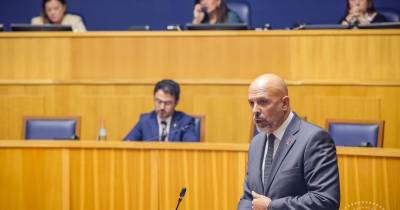 “Chega é o megafone do PSD”, atira Cafôfo a dizer que PSD “falhou” na construção do edifício politécnico da UMa