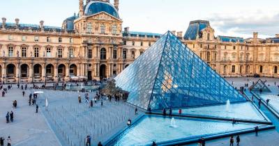 França vai reforçar segurança de locais culturais após roubo no Louvre