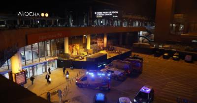 O acidente ocorreu às 19:45 locais, quando um comboio LD AV Iryo 6189 Málaga-Puerta de Atocha descarrilou na entrada da via 1 em Adamuz e invadiu a via adjacente, onde também descarrilou outro comboio LD AV 2384 Puerta de Atocha-Huelva, avançou a agência noticiosa Efe.