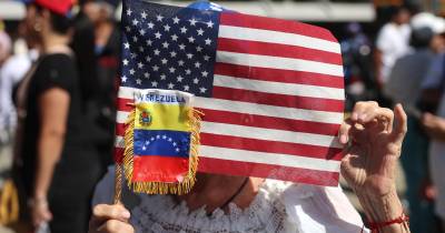 Venezuelanos marcharam em Caracas para pedir liberdade para Nicolás Maduro