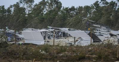 Parque de paineis fotovoltaicos em Garcia, Marinha Grande, depois da passagem da depressão Kristin por Portugal continental, na quarta-feira, deixando um rasto de destruição, causando pelo menos seis mortos, vários feridos e desalojados. O Governo decretou situação de calamidade entre as 00:00 de quarta-feira até às 23:59 de dia 01 de fevereiro para cerca de 60 municípios, número que pode aumentar. CARLOS BARROSO/ LUSA