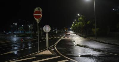 A vítima terá sido colhida por um veículo quando atravessava uma passadeira, tendo sido projetada após o embate.