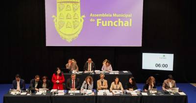 Em reação às críticas do PSD, expressas na sessão ordinária da assembleia municipal do Funchal, o socialista sublinhou ainda que Cafôfo nunca abandonou os madeirenses.