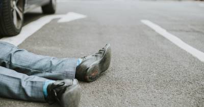 O incidente ocorreu pelas 13:52 na Rua Mariano Pina, indicou fonte do Comando Metropolitano de Lisboa da PSP, referindo que o carro terá destravado ou foi mal travado, o que resultou na morte da própria condutora.