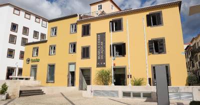 Descobrir as raízes ancestrais das cores da Terra e explorar a criatividade através dos pigmentos naturais da nossa ilha é o objetivo principal do próximo workshop a ser orientado pela artista visual Cristina Perneta.