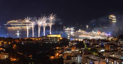 12 navios e um veleiro na baía do Funchal para a noite de Fim de Ano