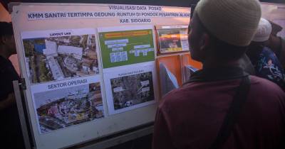 Mais de 300 socorristas continuam a trabalhar para resgatar os sobreviventes na cidade de Sidoarjo, leste de Java.