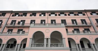 A empresa responsável pela manutenção dos elevadores já se encontra no local a reparar os equipamentos