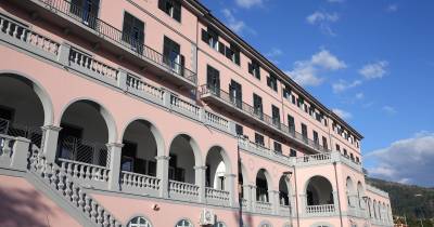 O utente era considerado uma alta problemática e apesar de se encontrar clinicamente curado, permanecia internado há já algum tempo por aguardar vaga no Atalaia Living Care, unidade onde a esposa estaria também internada, conforme apurou o JM.