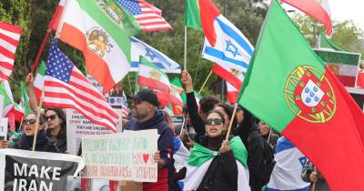 Na sequência da convocatória internacional lançada pelo príncipe Herdeiro Reza Pahlavi, a comunidade iraniana e apoiantes participam numa concentração pacífica, junto à Embaixada dos Estados Unidos, em Lisboa.