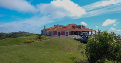 Santo da Serra no centro do golfe juvenil internacional