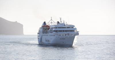 Em causa estão as ligações Funchal–Porto Santo, agendada para as 08h00, e Porto Santo–Funchal, marcada para as 18h00. Segundo a empresa, a decisão foi tomada “considerando os vários avisos das autoridades”, numa situação que poderia comprometer a segurança dos passageiros e da embarcação.