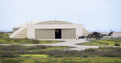 Vítima foi transferida de helicóptero para a Madeira depois de ter sido encontrada inanimada na via pública.