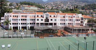 Antigos alunos mobilizam-se em apoio a padre da APEL após denúncia de comportamento impróprio