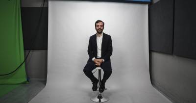 O candidato do Livre à Presidência da República, Jorge Pinto, durante a entrevista à Agência Lusa em Lisboa.