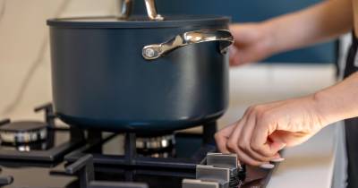 Homem hospitalizado por inalação de fumo em incêndio provocado por panela esquecida ao lume