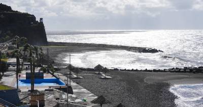 A ondulação na costa norte poderá atingir entre seis e oito metros, diminuindo depois para cinco a sete metros. Na costa sul, prevêem-se ondas de dois a 3,5 metros, podendo chegar aos 5,5 metros na zona oeste antes de descer para três a quatro metros.