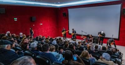 ‘D’Repente’ enche Fórum Machico em noite de afetos