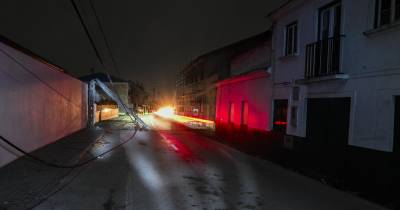 Garcia à noite, na Marinha Grande, depois da passagem da depressão Kristin por Portugal continental, na quarta-feira, deixando um rasto de destruição, causando pelo menos seis mortos, vários feridos e desalojados, Marinha Grande, 31 de janeiro de 2026. O Governo decretou situação de calamidade entre as 00:00 de quarta-feira até às 23:59 de dia 01 de fevereiro para cerca de 60 municípios, número que pode aumentar. CARLOS BARROSO/ LUSA