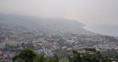 As poeiras acabarão por ser arrastadas, ao início de quarta-feira, para o quadrante oeste.