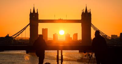 Dez pessoas hospitalizadas devido a ataques com faca em comboio com destino a Londres