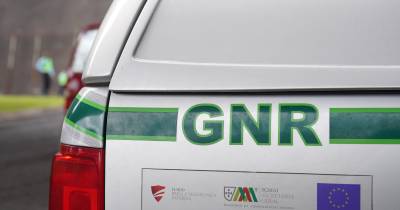 Militar da GNR condenado a 13 anos por burlas barrica-se no posto de Felgueiras