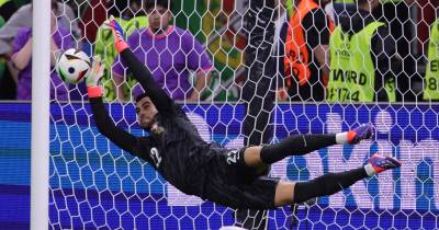 Diogo Costa fez história na defesa de três penalidades.