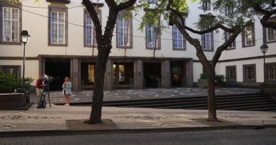 Inspetores da Polícia Judiciária estão no Palácio do Governo Regional