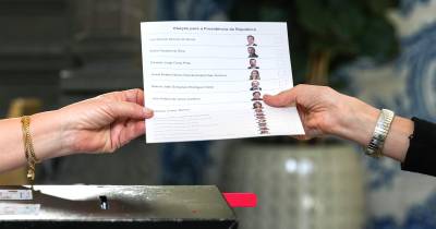 Mais de 11 milhões de eleitores foram hoje chamados à 11.ª eleição do Presidente da República desde a instauração da democracia em 25 de Abril de 1974, votando no sucessor de Marcelo Rebelo de Sousa, que atingiu o limite de mandatos.