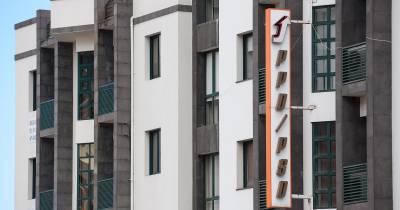 O PSD lembra também que Armando Abreu “fez da vida pública um serviço e da política uma responsabilidade cívica; pela discrição e capacidade de unir vontades, tornou-se referência, elevando o contraditório e legando à Região um padrão de urbanidade institucional.”