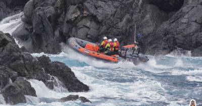 Tripulação do SANAS no momento do salvamento.