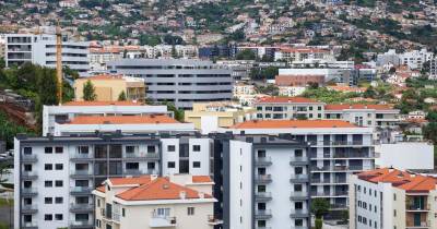 Na Região, comprar uma habitação custa em média 385. 000 euros e as pessoas procuram por 250.000.