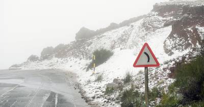 Santa Cruz, 02-04-2019 Neve no Pico do Arieiro (Foto Joana Sousa)