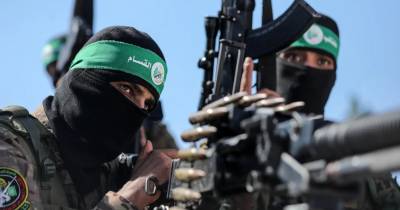 Dois supostos membros do braço armado do movimento islamita palestiniano Hamas foram mortos na manhã de hoje.