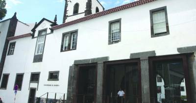 A participação no evento é gratuita, mas requer inscrição prévia.