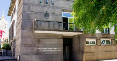 Turista acabou por ser socorrida por um operacional da GNR.