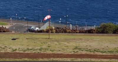 Santa Cruz, 11-10-2018 AEROPORTO INTERNACIONAL DA MADEIRA CRISTIANO RONALDO: AEROPORTO CRISTIANO RONALDO: AVIÕES, AVIOES: MOBILIDADE: Cone de vento, no Aeroporto da Madeira (Foto JOANA SOUSA)
