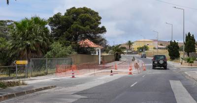 Buracos nas estradas perturbam residentes e ameaçam comércio.