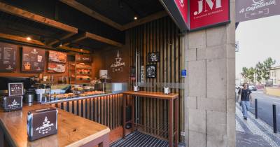 A Cafetaria no.JM está aberta entre as 7 e as 18 horas.