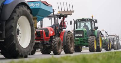 Cerca de duas centenas de tratores e máquinas agrícolas que hoje efetuaram uma marcha lenta entre Bombarral e Caldas da Rainha começaram a desmobilizar.