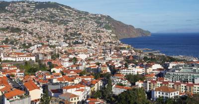 A agência de notação financeira diz esperar que os “desafios no acesso à habitação persistam, uma vez que os ganhos de rendimento nominal das famílias projetados em 2024-2025 são globalmente iguais às expectativas da tendência dos preços da habitação”.