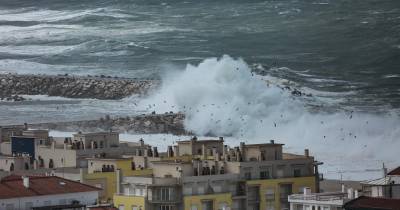 Mau tempo: Centros Escolares da Nazaré abertos para receber filhos de profissionais prioritários.